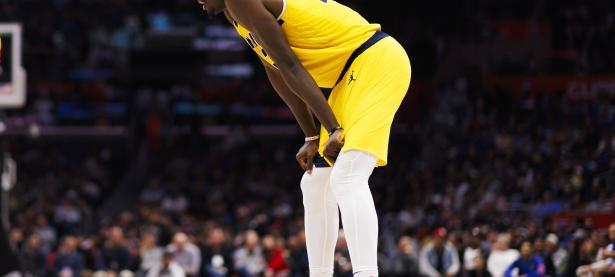 西亚卡姆在篮网比赛中出色防守，惊险取胜引发热议！的简单介绍