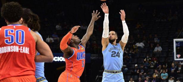 关于字母哥回归赛场，战术调整首场状态亮眼，TL观众沸腾！的信息