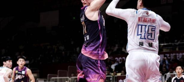 西甲今晨再迎强敌，浙江队官宣签约，主帅态度：令人意外，赛程密集仍需轮换的简单介绍