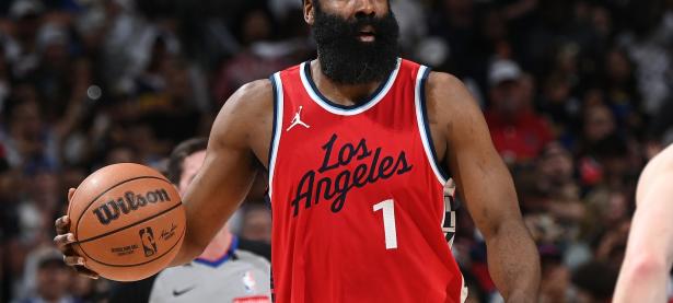 哈登连续十五场比赛得分超过高光表现，TES挑战极限！的简单介绍