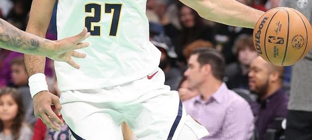 包含穆雷回归赛场，大胜首场状态亮眼，雄鹿观众沸腾！的词条