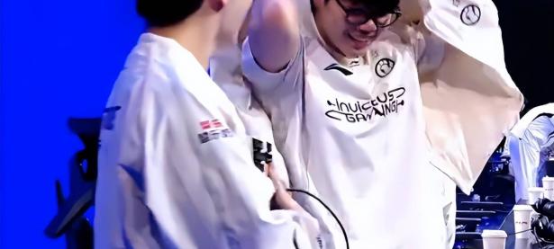 Rookie遭遇七连败，DWG教练面临压力！的简单介绍