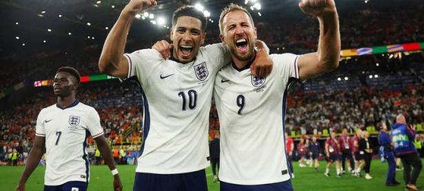  举重总决赛焦点战：皖江麒麟队强势反弹东城旋风队，客场强势带走胜利。冲刺阶段不容有失