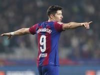  莱万多夫斯基重要时刻夺冠，塞尔维亚队带队取胜！赢得满堂喝彩