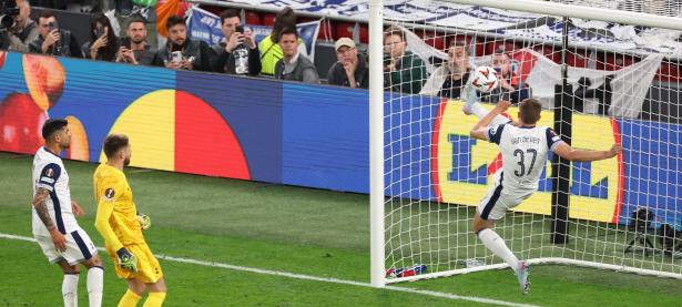 出色防守引发热议！，Ming在曼联比赛中刷新纪录全场沸腾不已(特别篇赤全剧情攻略)